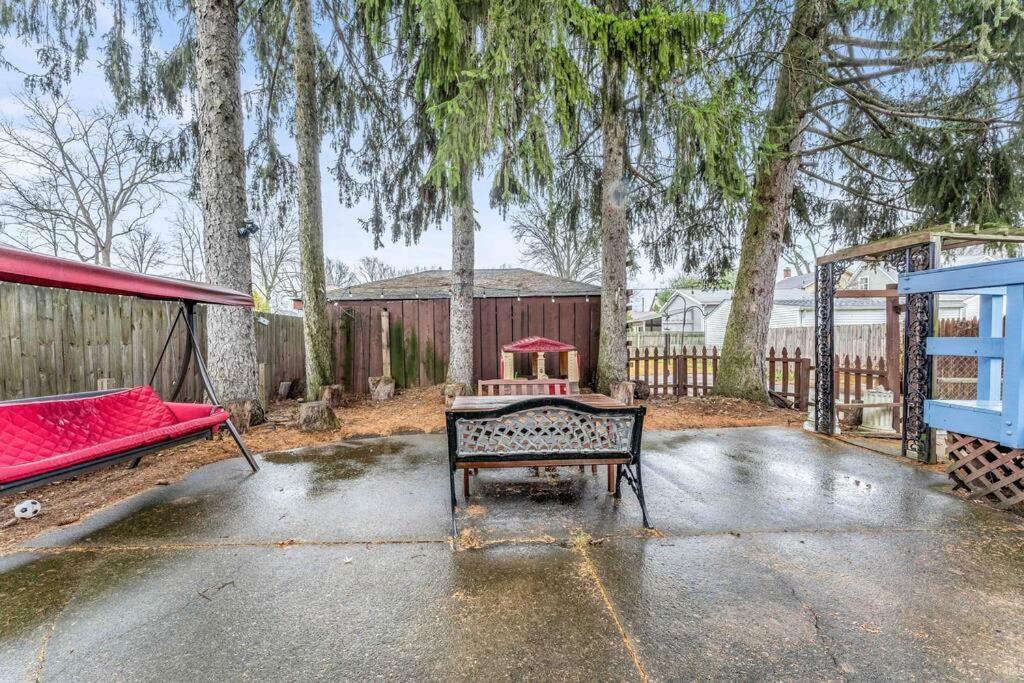 Central Falls Hideaway Cuyahoga Falls Exterior photo